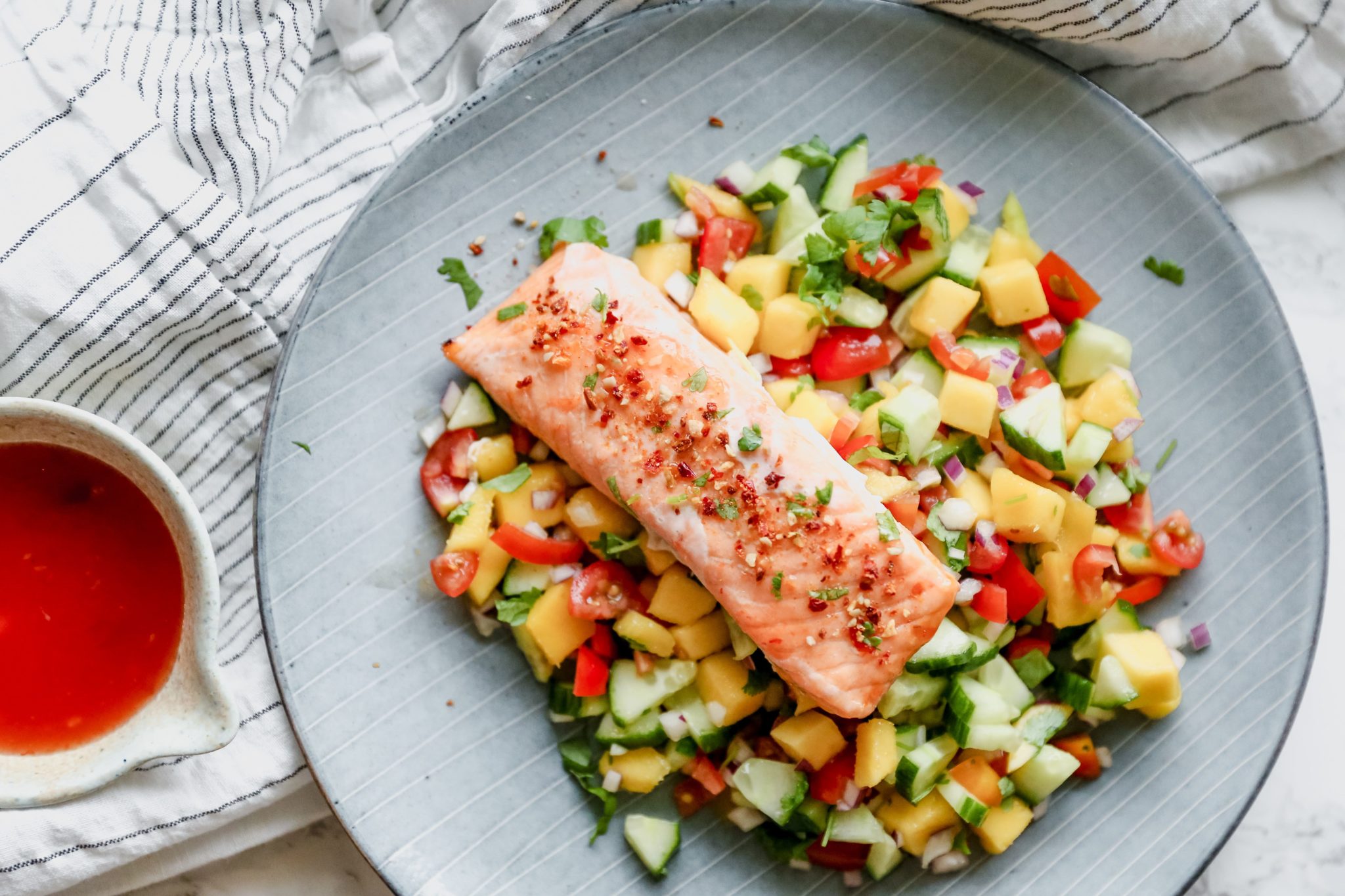 Sweet chili laks med fargerik mangosalat - Fitfocus